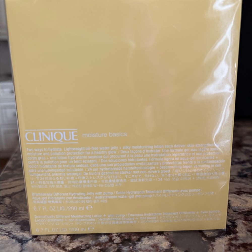 Clinique Moisturizing Lotion and Hydrating Jelly Duo - Yellow and White - Picture 2 of 4